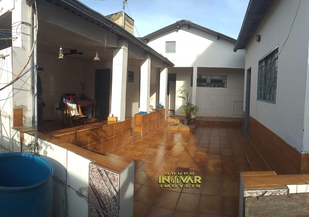 Vende_Se Casa (terreno 300 metros quadrados, 10×30, área construída 190 metros quadrados) possuindo