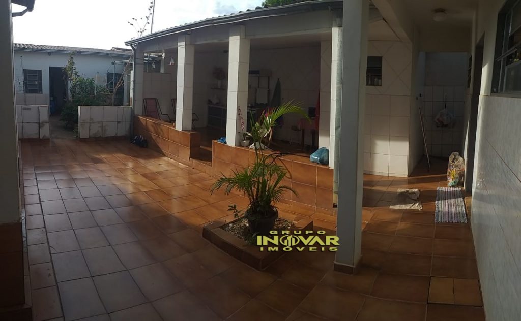 Vende_Se Casa (terreno 300 metros quadrados, 10×30, área construída 190 metros quadrados) possuindo