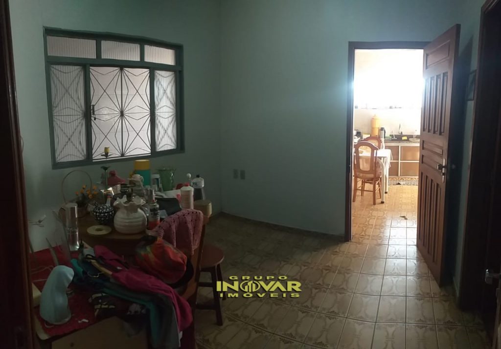 Vende_Se Casa (terreno 300 metros quadrados, 10×30, área construída 190 metros quadrados) possuindo