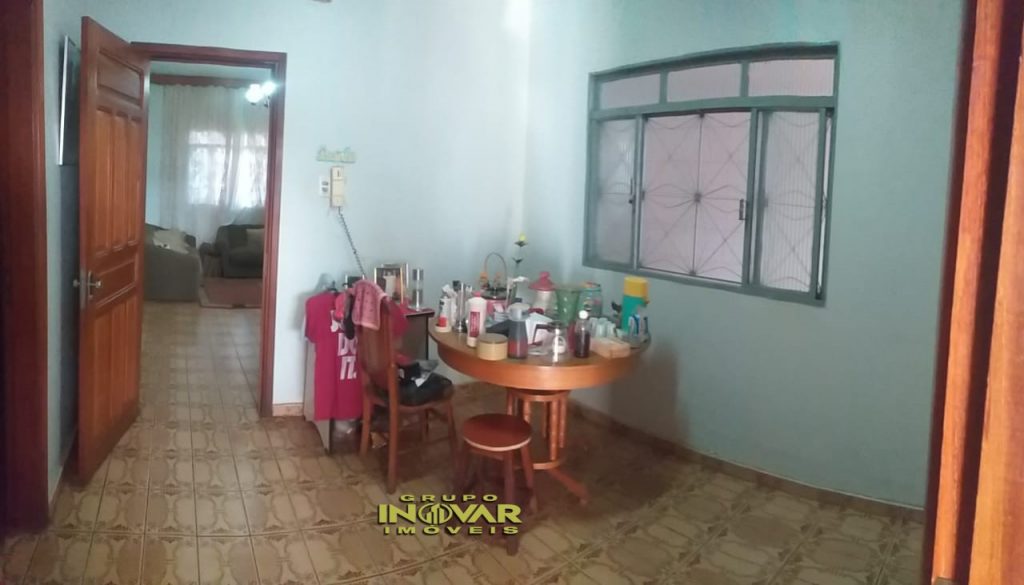 Vende_Se Casa (terreno 300 metros quadrados, 10×30, área construída 190 metros quadrados) possuindo