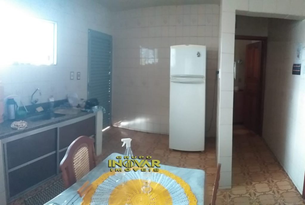 Vende_Se Casa (terreno 300 metros quadrados, 10×30, área construída 190 metros quadrados) possuindo